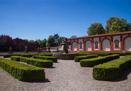Jardín del Palacio de Troya