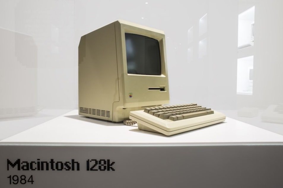5 Apple Museum Prague