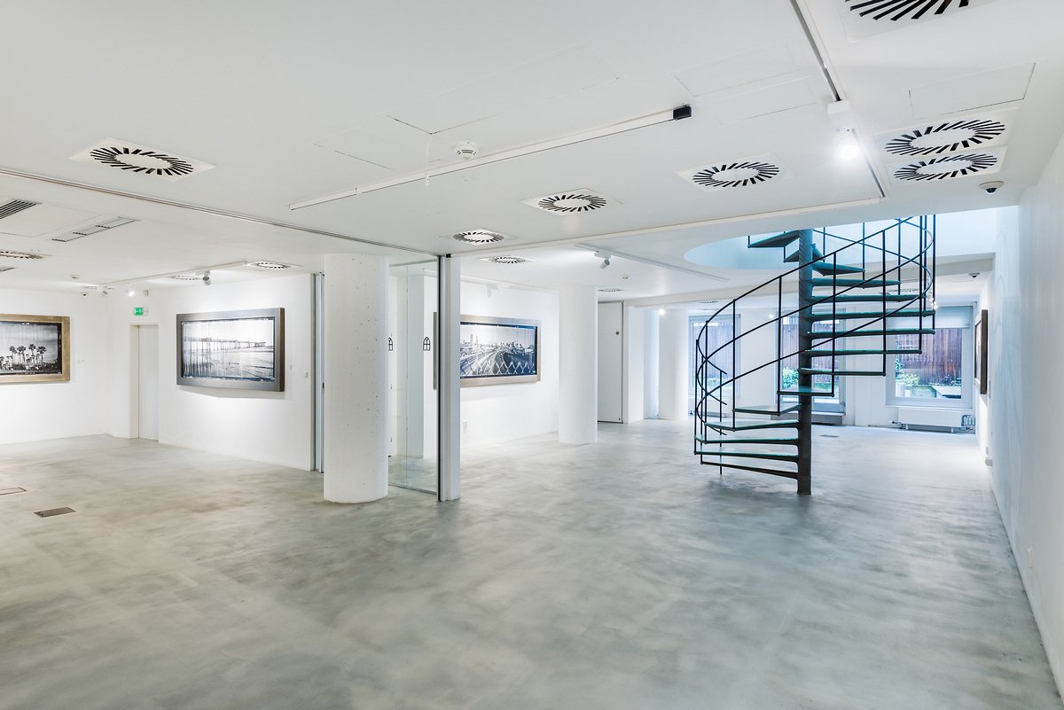 2 Dancing House Gallery Prague