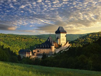 en:Group Tour of Karlštejn Castle ;fr:Excursion en groupe au château fort de Karlštejn