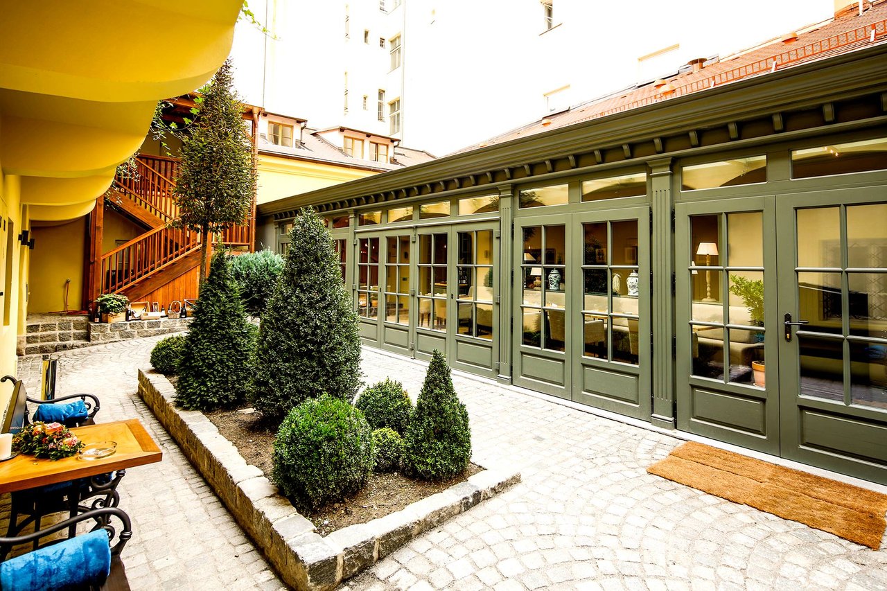 3 Grand Cru Restaurant and Bar Prague