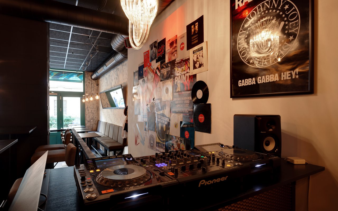 5 Vinyl Bar Prague