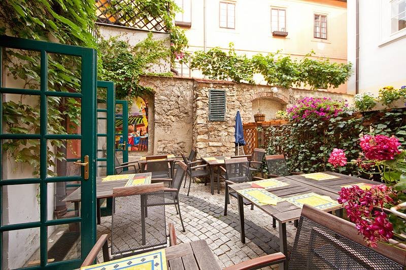 3 El Centro Prague