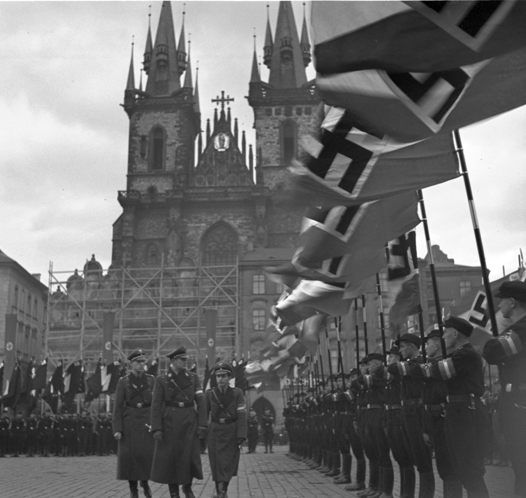 3 World War II tour Prague